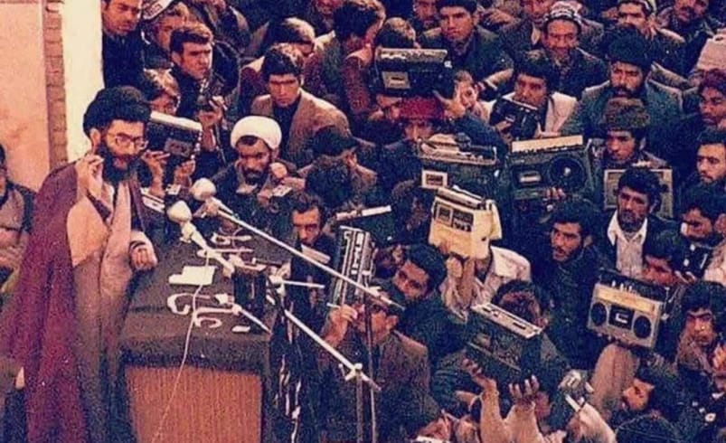 رهبر انقلاب: روایت کنید