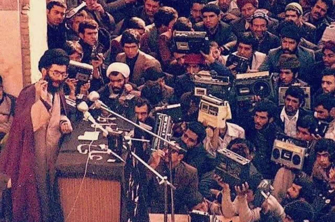 رهبر انقلاب: روایت کنید